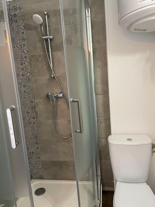 T2 4 Pers Face Gare Sncf Appart Hotel Le Cygne 6 Bourges Eksteriør billede